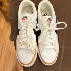 Nike Size 8 Women’s low top leather white with black/gold